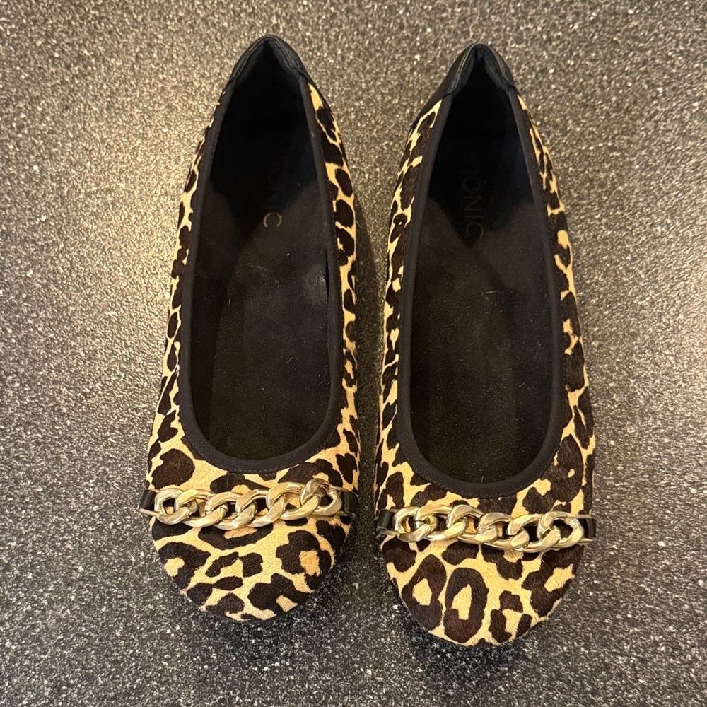 Women’s Vionic Leopard Print Chain-Trim Ballet Flats - Black & Tan - size 9